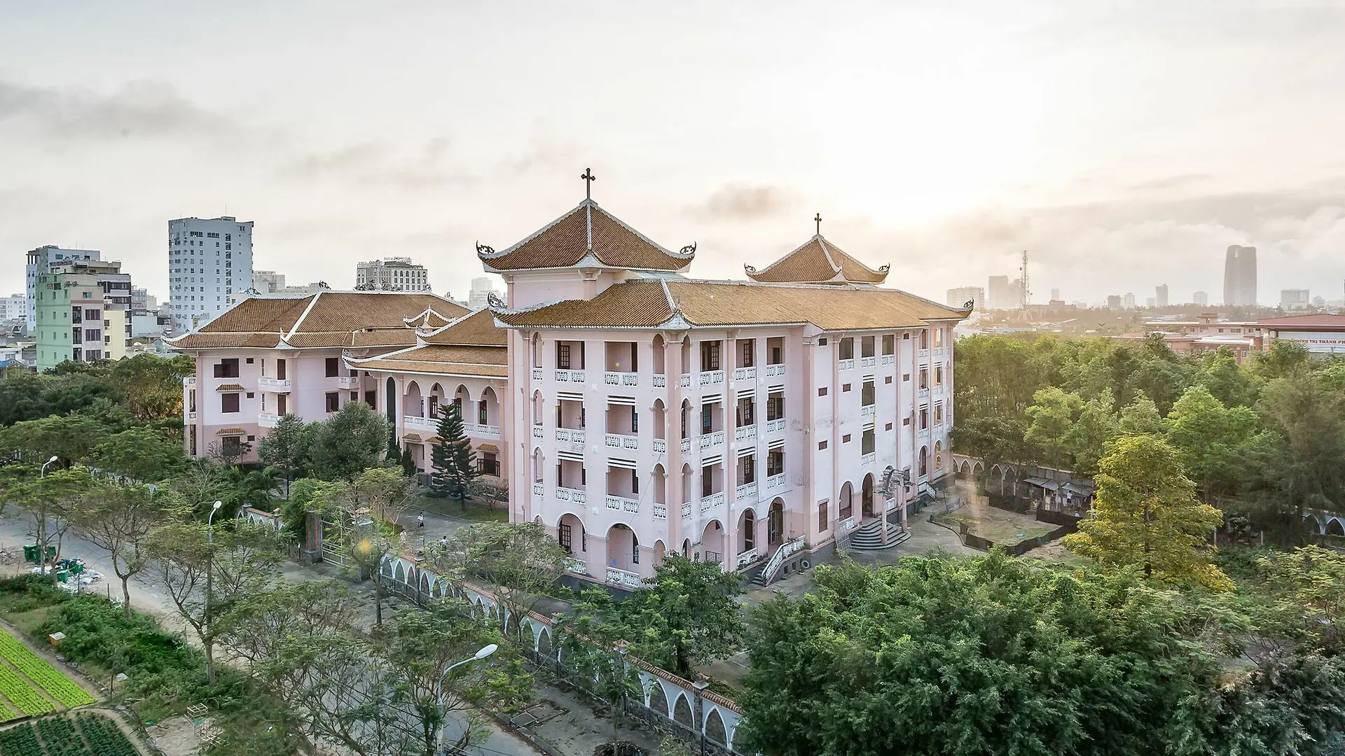 Haka Hotel & Apartment Da Nang